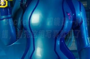 Alina Becker说，眼镜是一种态度，没错，看完这组写真就懂了！